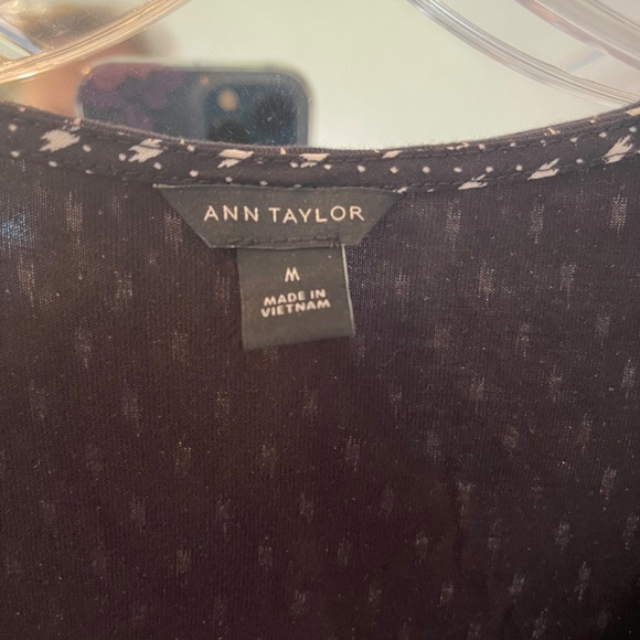 Short sleeve v-neck blouse - Picture 3 of 3